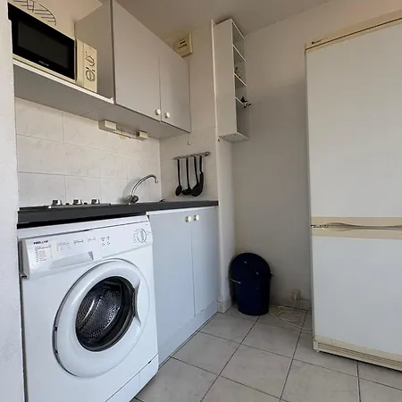 The Sea Within Sight פרונטיניאן