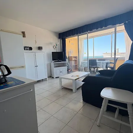 The Sea Within Sight דירה *